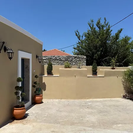 بيت للعطل Monolithos House *