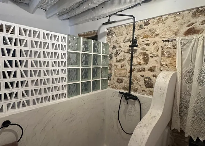 Monolithos House بيت للعطل