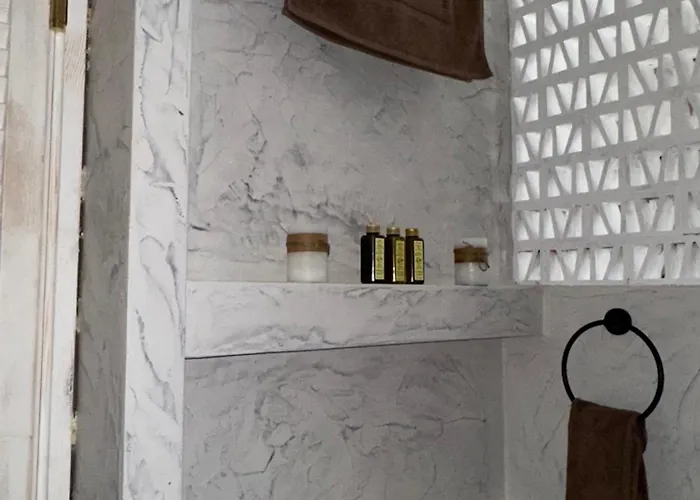 بيت للعطل Monolithos House